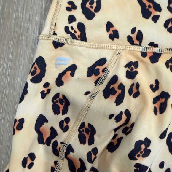 Fabletics Size M Two Piece Leopard Print Set - Picture 8 of 11